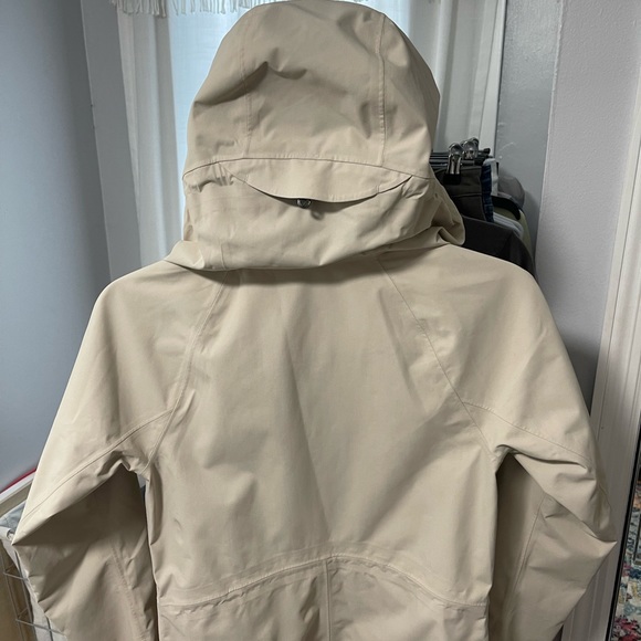 Lululemon Definitely Raining Jacket - Picture 13 of 15